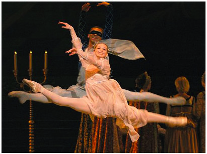 Igor Kolb and Yevgenia Obraztsova in Mariinsky's Romeo & Juliet. Photo: Marc Haegeman /Mariinsky Â© Source: Mariinsky Theatre